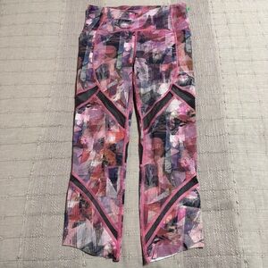 Lululemon Women's Cropped Leggings Pink Multicolor Geometric Print Size 4